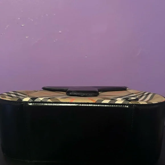 Burberry Nova Check Shoulder Bag w/ Dust bag. - Picture 3 of 8